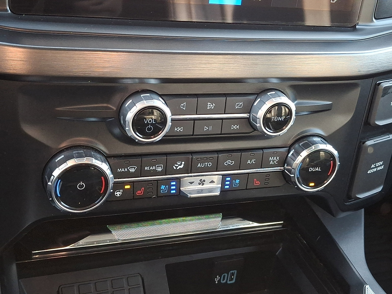 Certified 2024 Ford F250 Lariat w/ Lariat Ultimate Package image 22