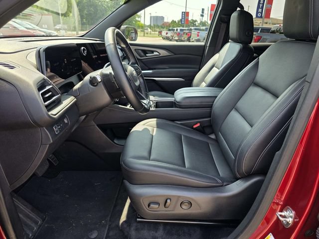 Used 2025 Chevrolet Traverse LT FWD image 12