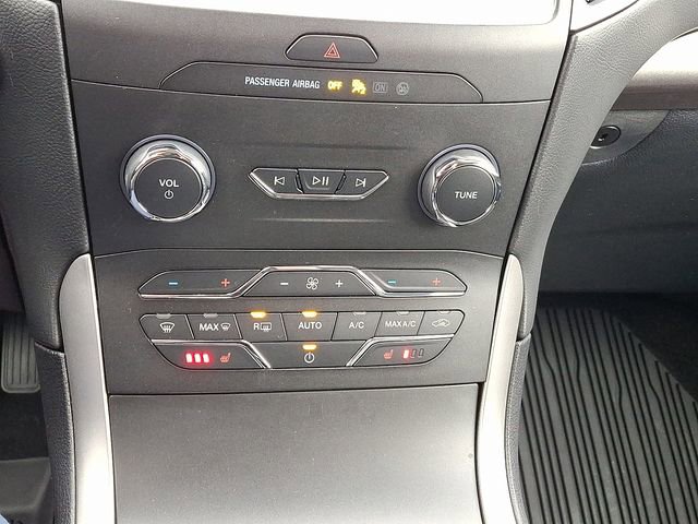 Certified 2020 Ford Edge SEL w/ Cold Weather Package image 15