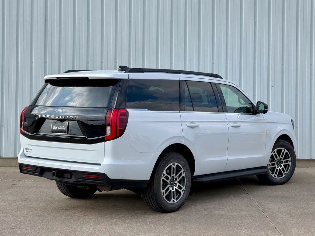 Certified 2025 Ford Expedition Active AWD/4WD image 6