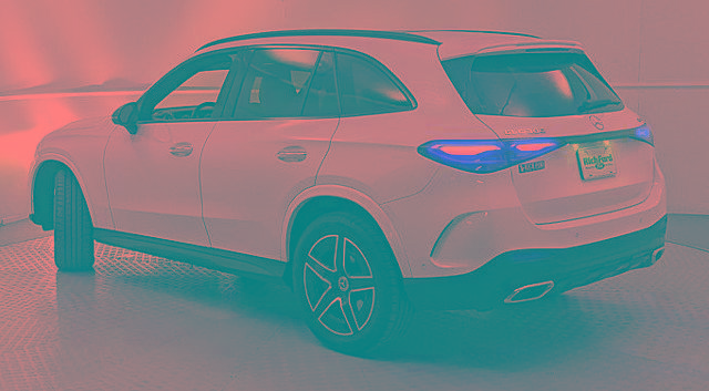 Used 2023 Mercedes-Benz GLC 300 4MATIC image 3