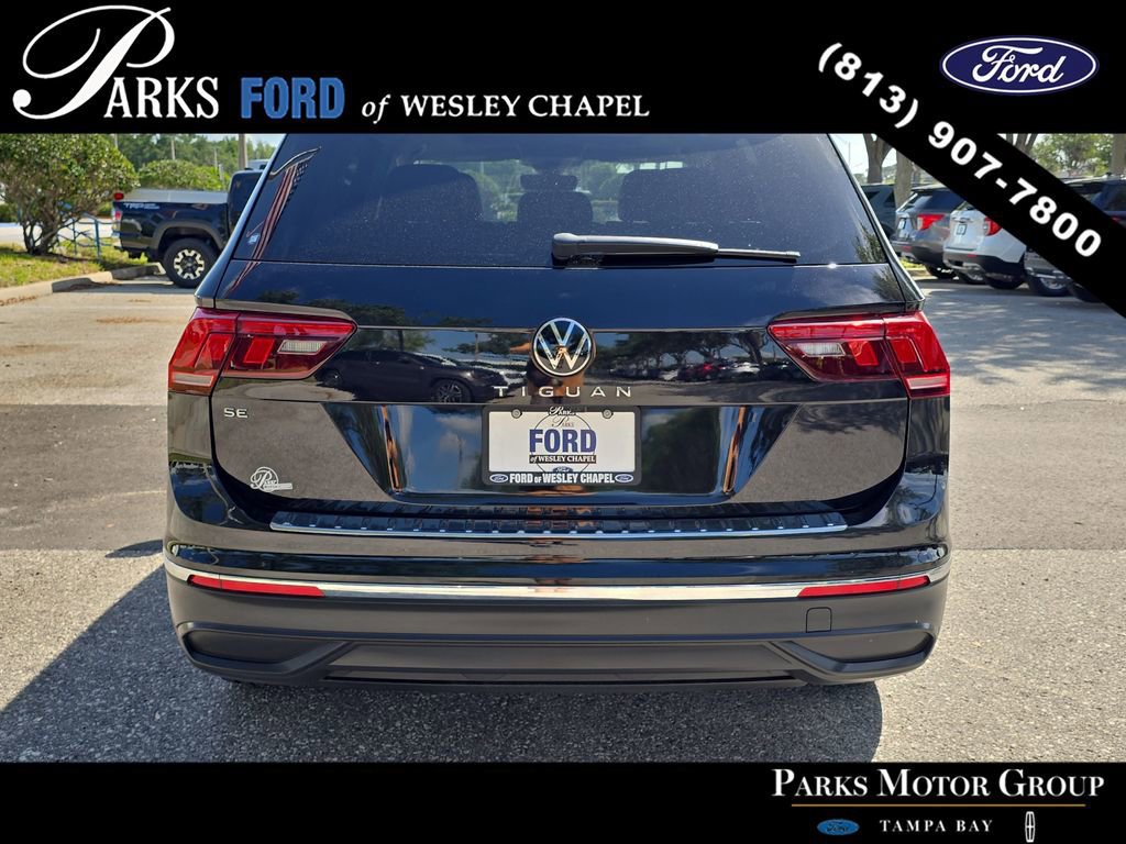 Used 2023 Volkswagen Tiguan SE w/ Panoramic Sunroof Package FWD image 4