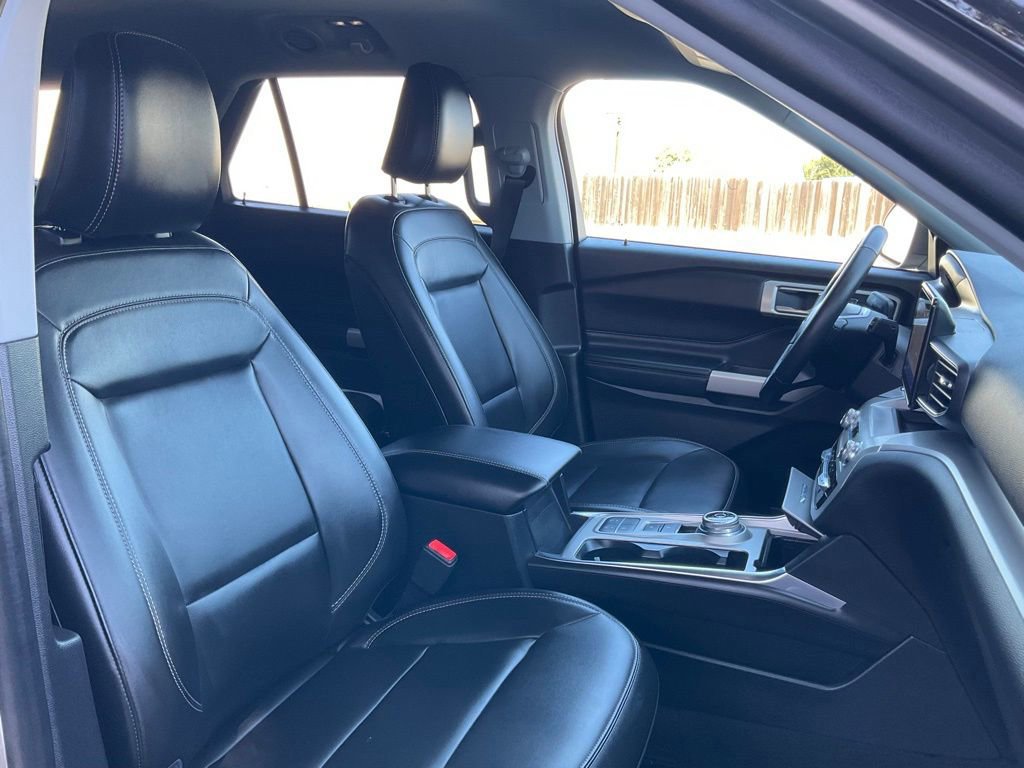 Certified 2022 Ford Explorer XLT w/ Equipment Group 202A image 70