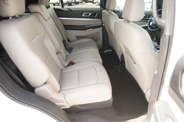 Certified 2019 Ford Explorer XLT w/ Equipment Group 202A FWD image 17