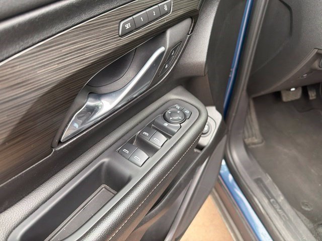Used 2024 GMC Terrain SLT AWD/4WD image 19