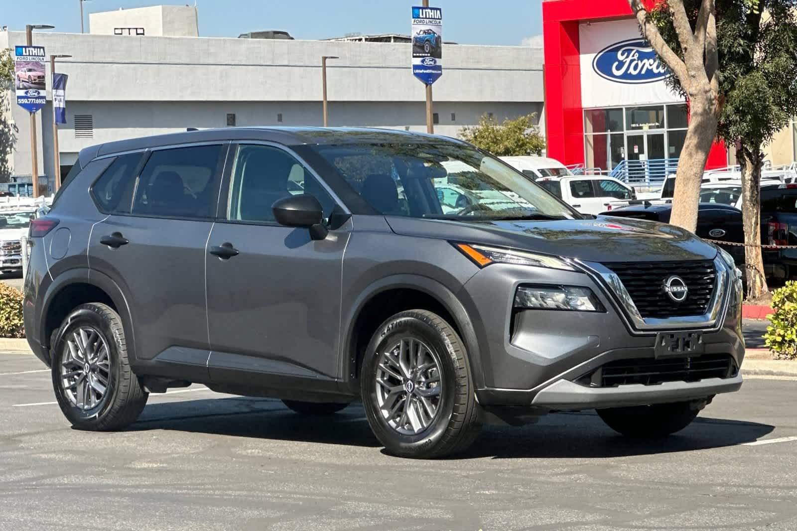 Used 2023 Nissan Rogue S AWD/4WD image 10