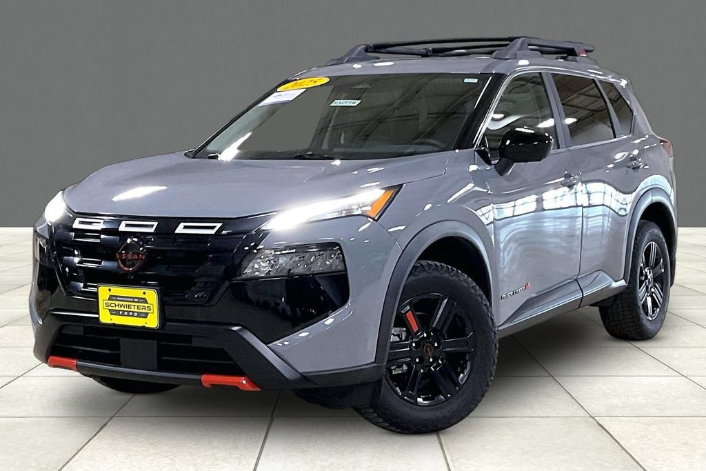 Used 2025 Nissan Rogue SV AWD/4WD image 2