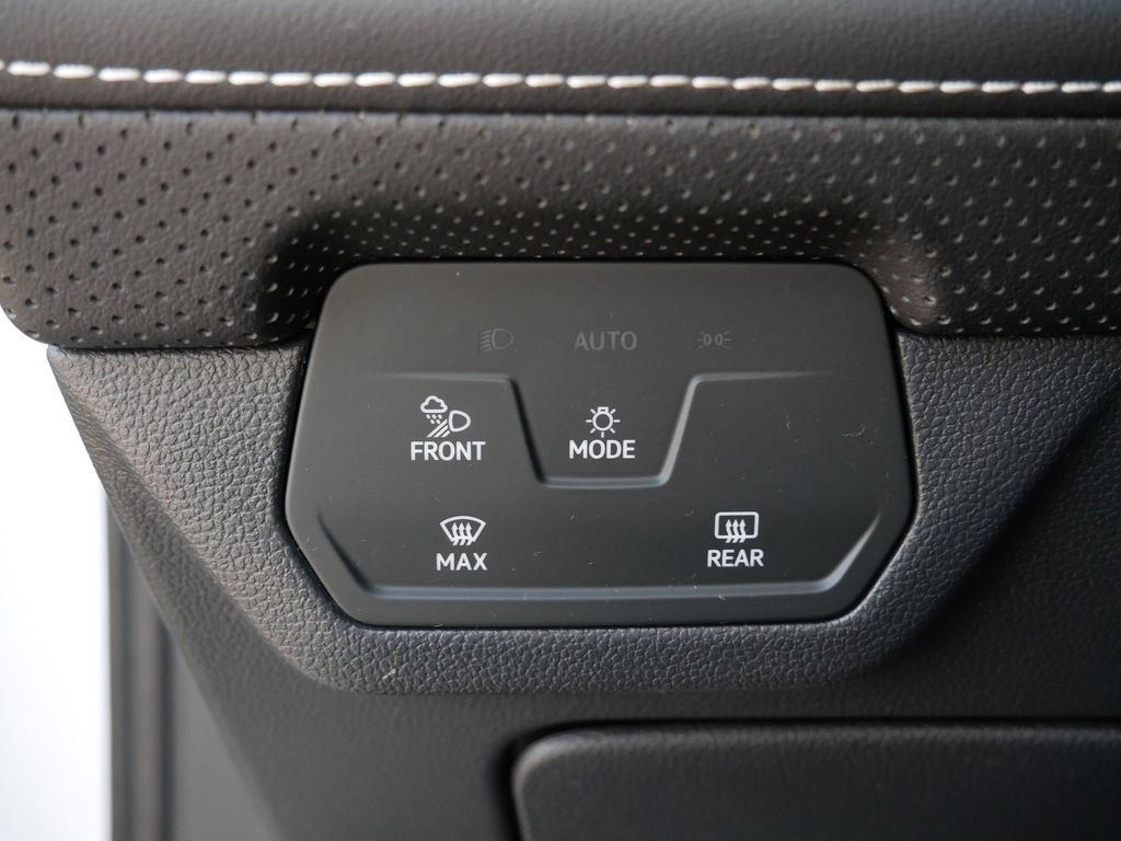 Used 2024 Volkswagen Atlas SEL Premium R-Line AWD/4WD image 17