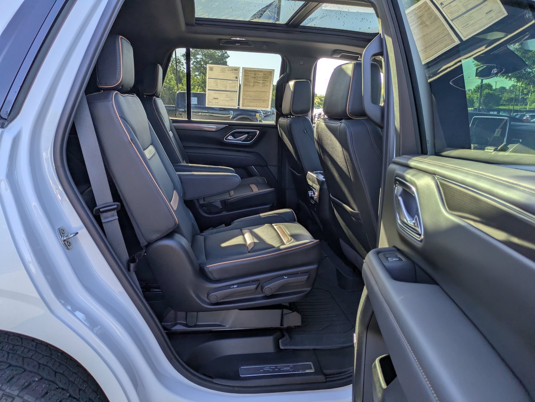 Used 2024 GMC Yukon AT4 w/ Technology Package AWD/4WD image 34