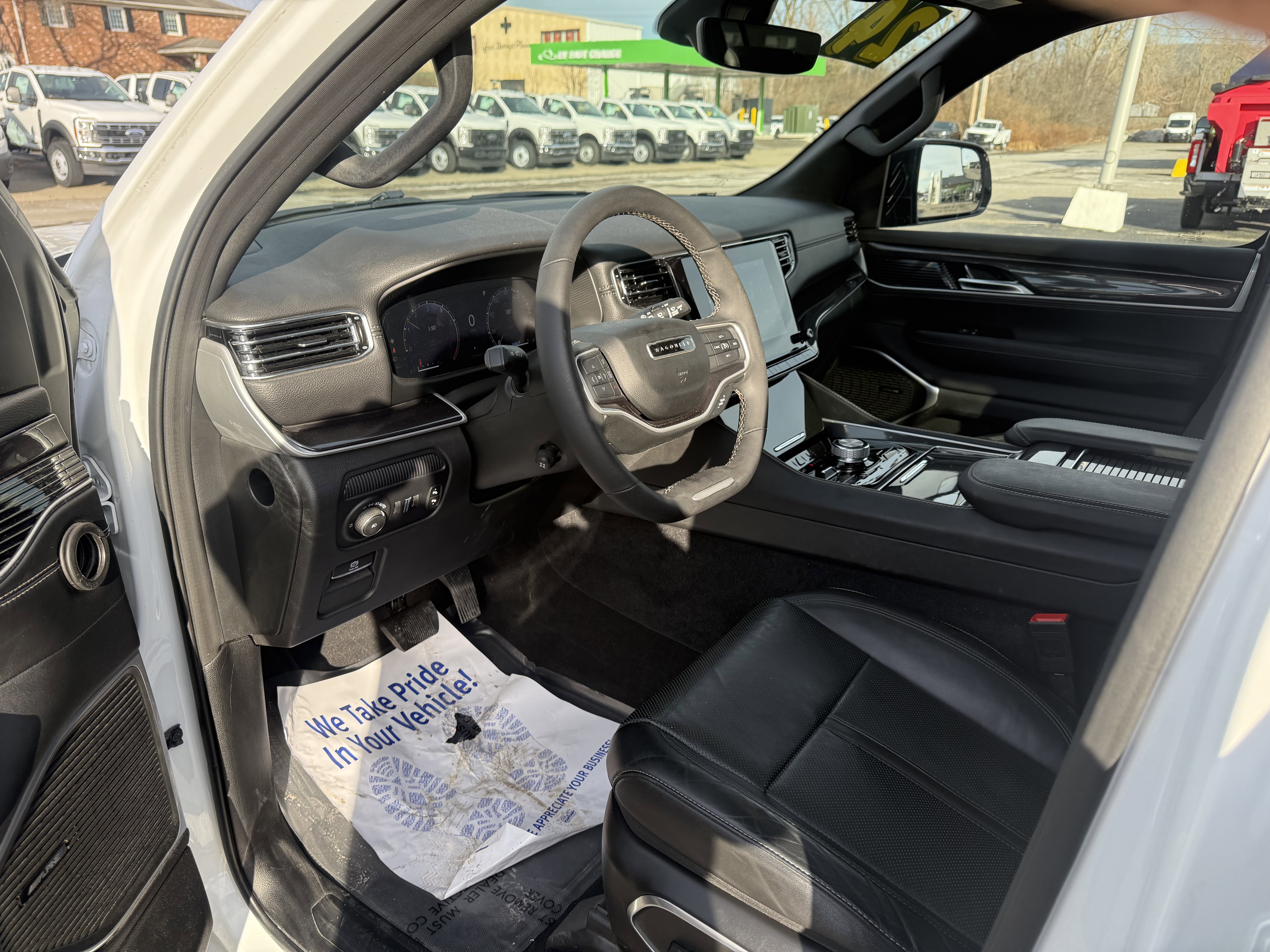 Used 2024 Jeep Wagoneer 4WD w/ Premium Group I image 7