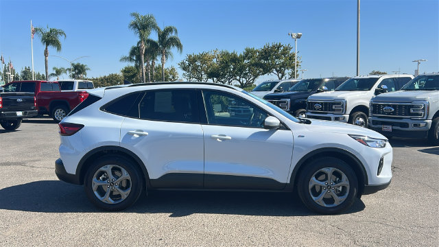Certified 2025 Ford Escape ST-Line Select AWD/4WD image 2