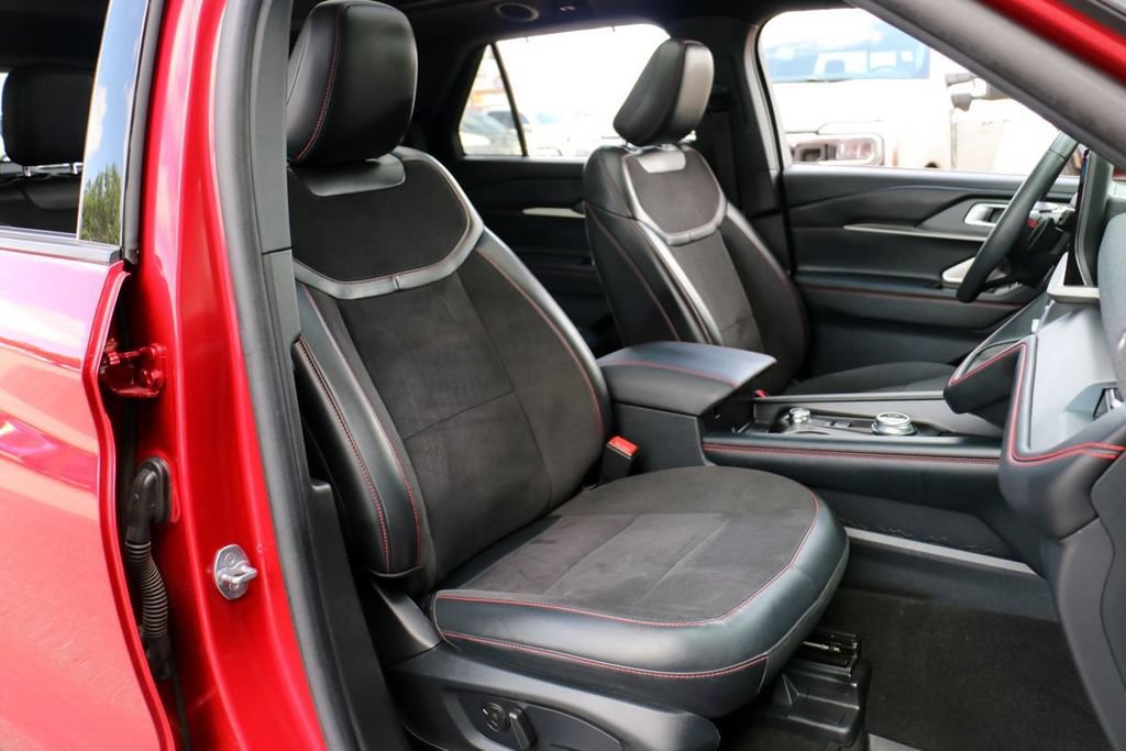 Certified 2025 Ford Explorer ST AWD/4WD image 35