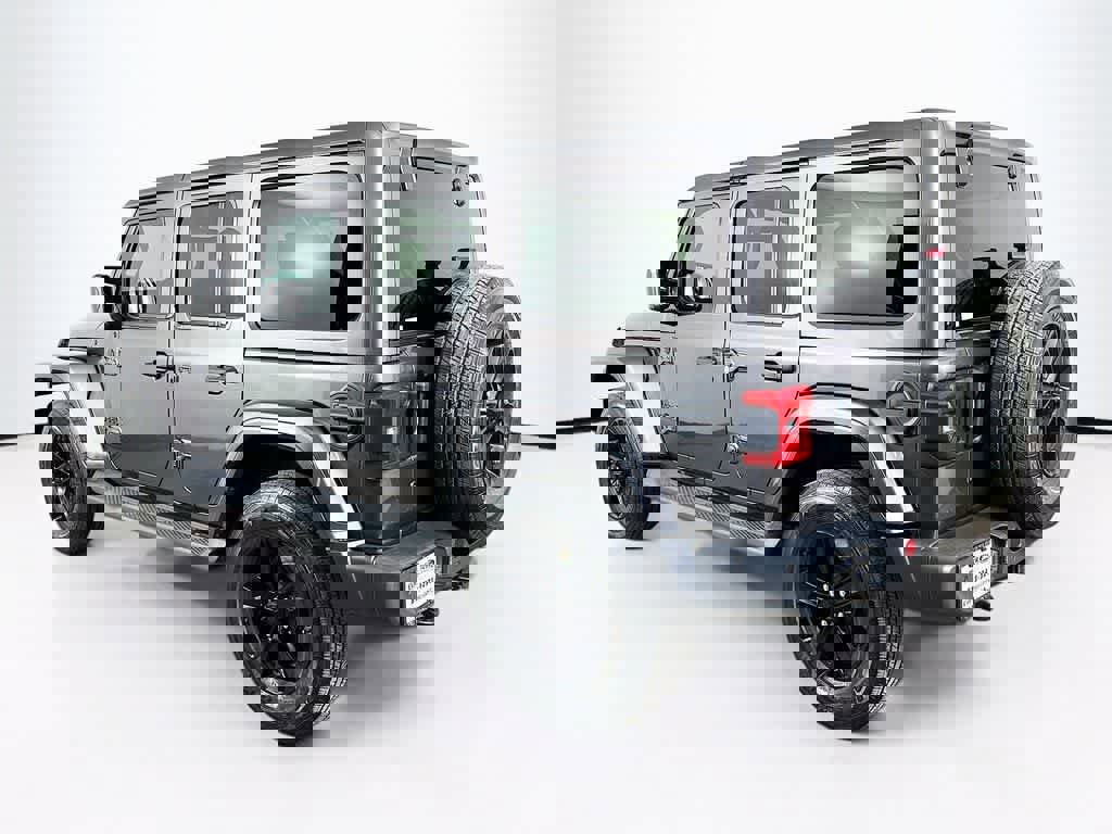 Used 2020 Jeep Wrangler Unlimited Sahara image 3