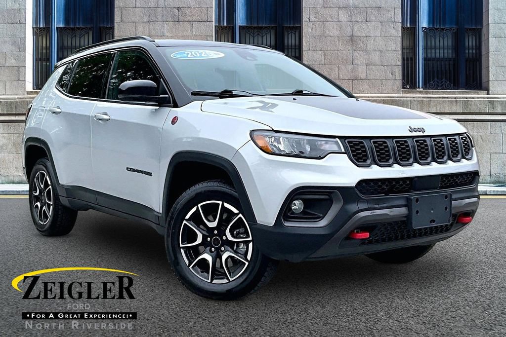 Used 2025 Jeep Compass Trailhawk AWD/4WD image 1
