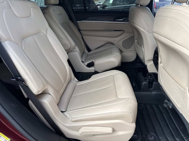 Used 2023 Jeep Grand Cherokee L Limited w/ Luxury Tech Group II RWD image 12