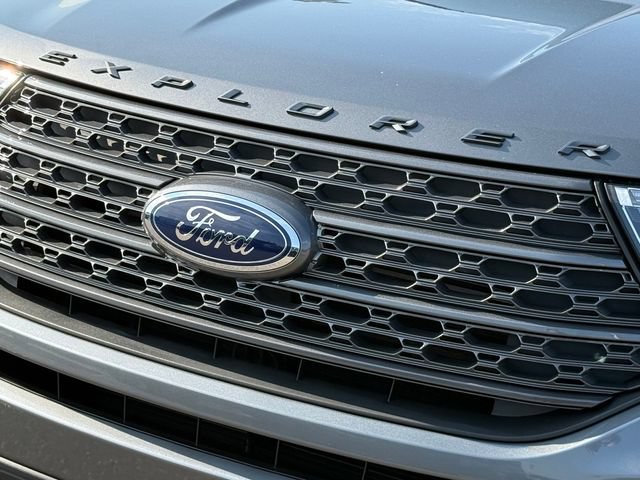Certified 2023 Ford Explorer XLT w/ Equipment Group 202A AWD/4WD image 25
