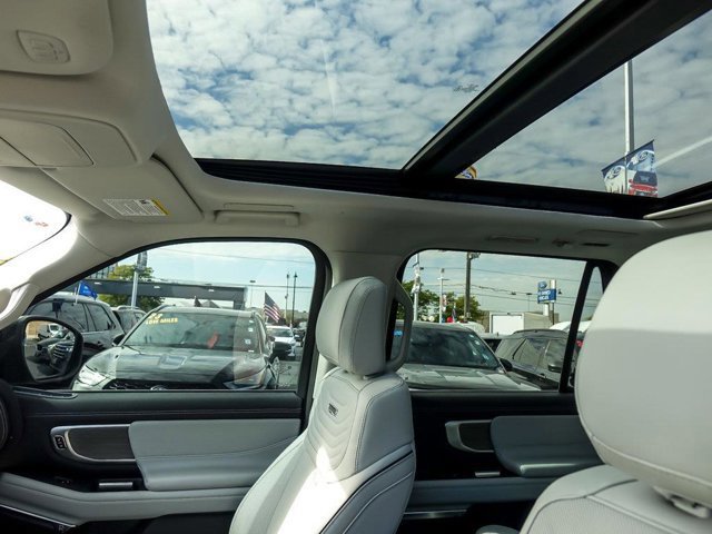 Certified 2025 Ford Expedition Platinum w/ Platinum Ultimate Package image 15