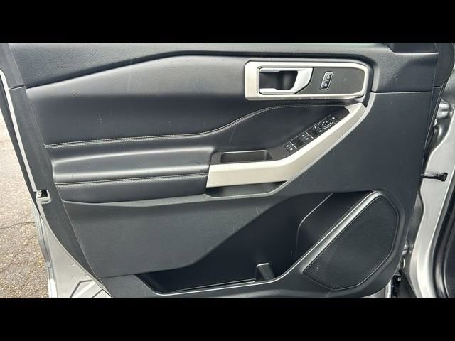 Certified 2023 Ford Explorer XLT w/ Equipment Group 202A AWD/4WD image 9