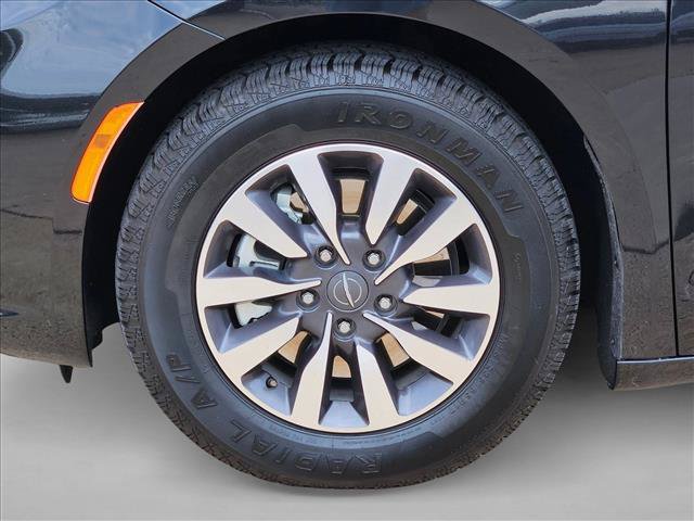 Used 2023 Chrysler Pacifica Touring-L FWD image 24