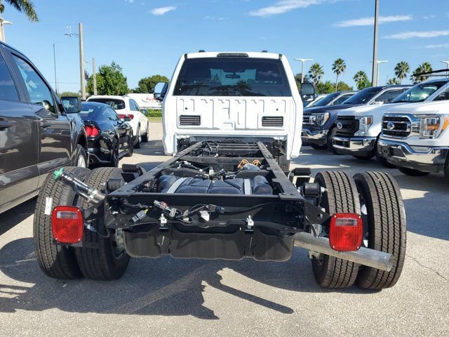 Certified 2025 Ford F550 4x4 Regular Cab Super Duty image 2