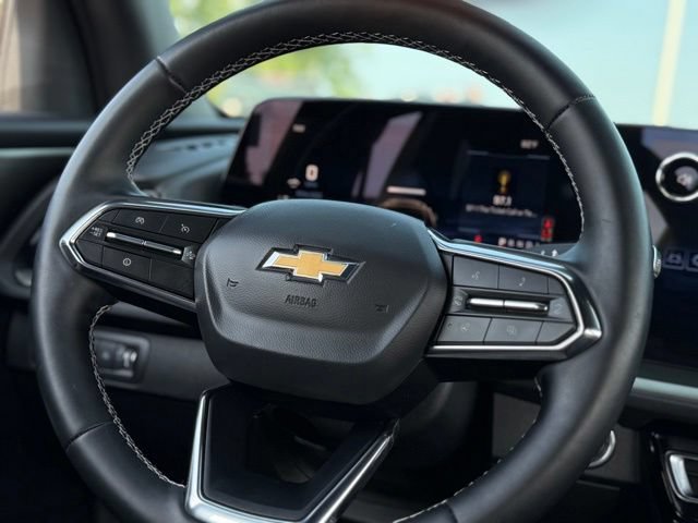 Used 2025 Chevrolet Traverse LT AWD/4WD image 9
