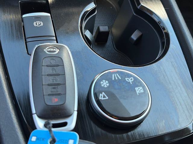 Used 2025 Nissan Rogue SV AWD/4WD image 13