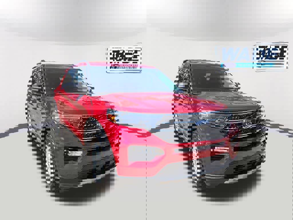 Certified 2022 Ford Explorer XLT w/ Equipment Group 202A image 3