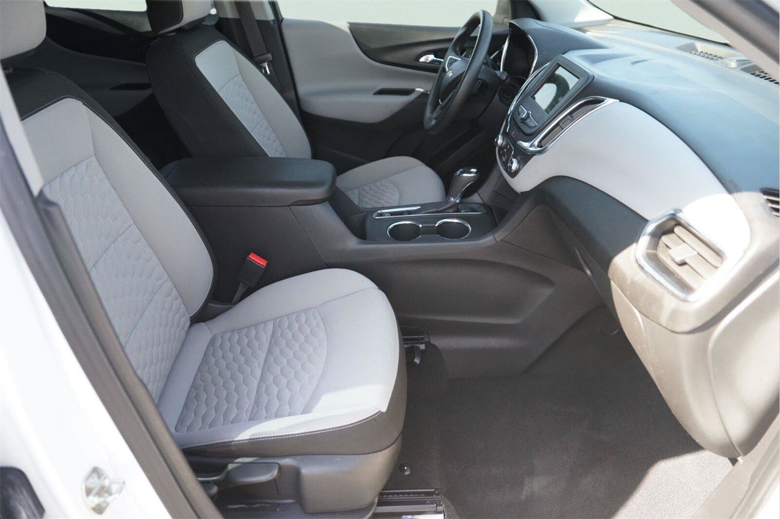 Used 2019 Chevrolet Equinox LS FWD image 18