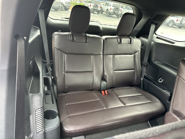 Certified 2025 Ford Explorer Platinum RWD image 25