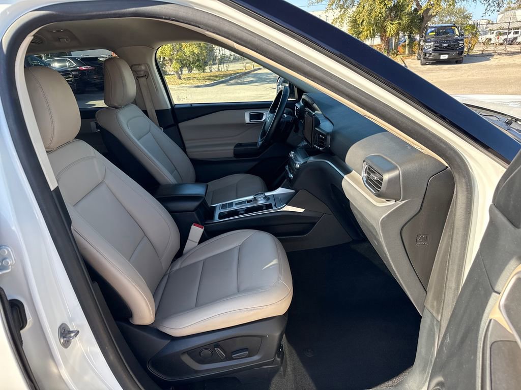 Certified 2020 Ford Explorer XLT w/ Equipment Group 202A image 25