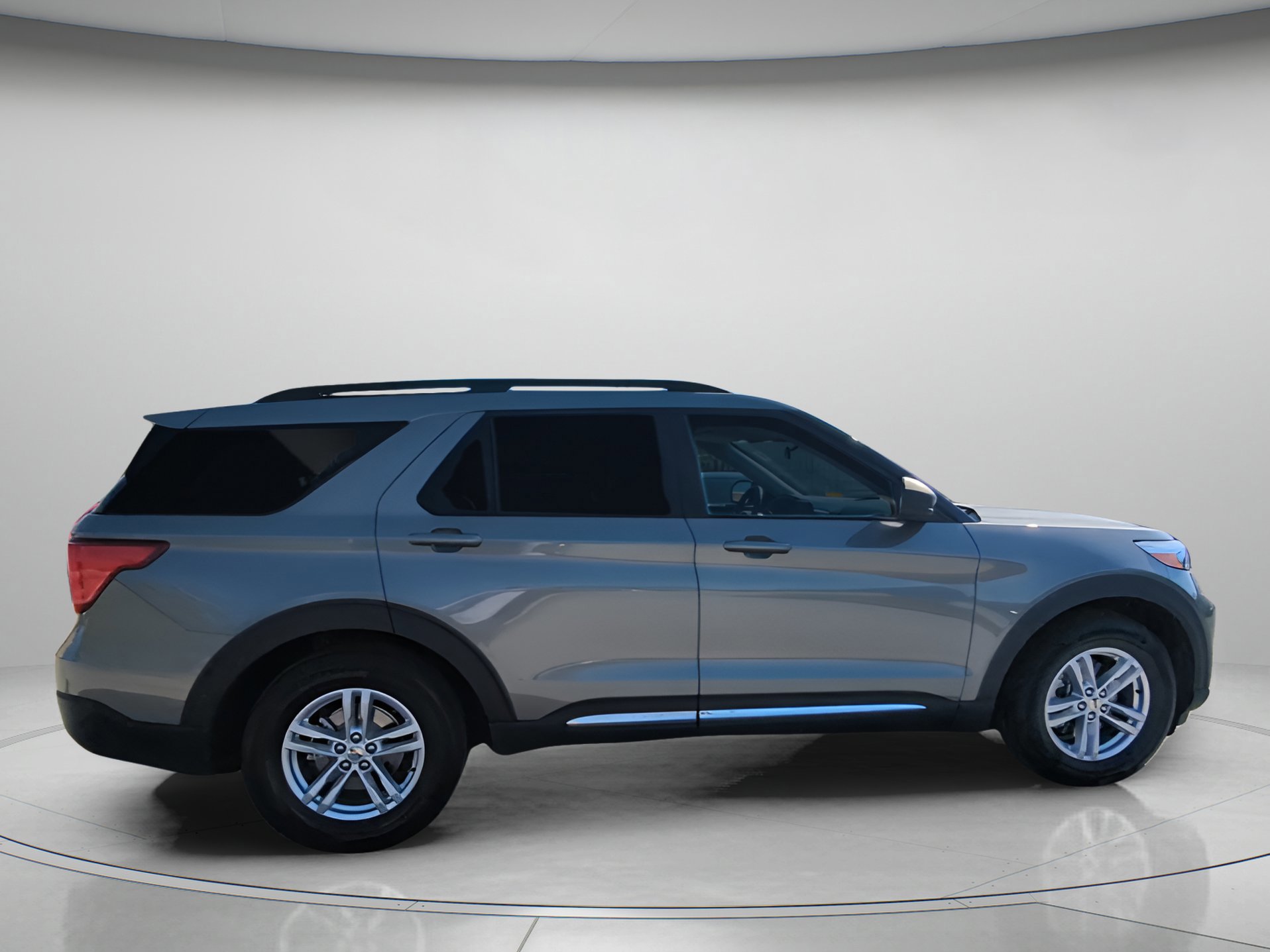 Certified 2020 Ford Explorer XLT w/ Equipment Group 202A image 25