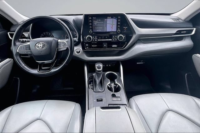 Used 2021 Toyota Highlander XLE FWD image 16
