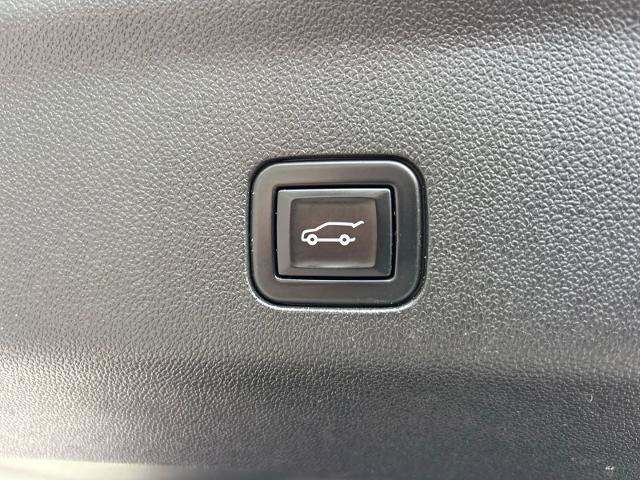 Used 2021 GMC Yukon Denali w/ Denali Premium Package AWD/4WD image 18