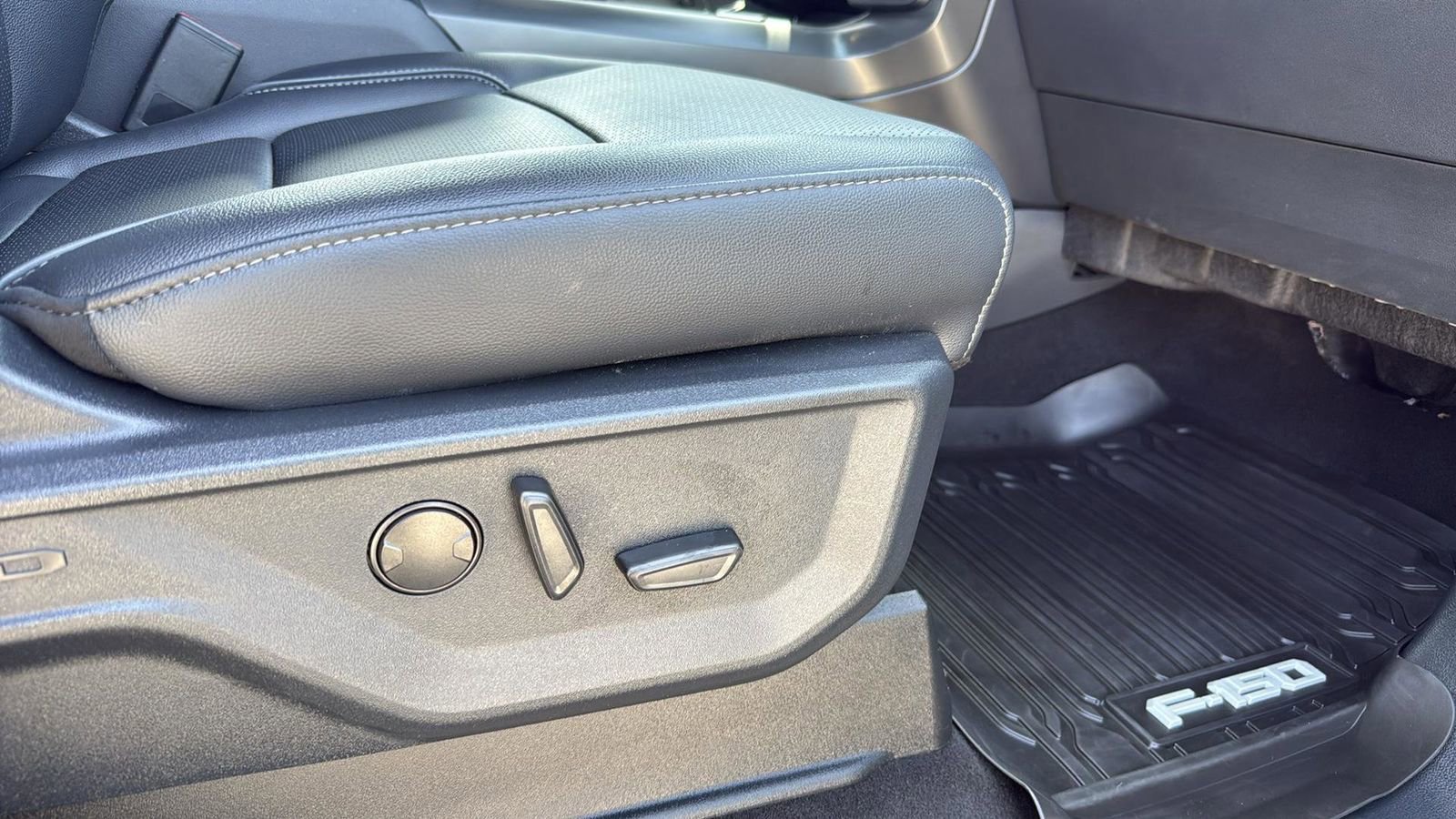 Certified 2025 Ford F150 Lariat w/ Equipment Group 501A Mid image 25