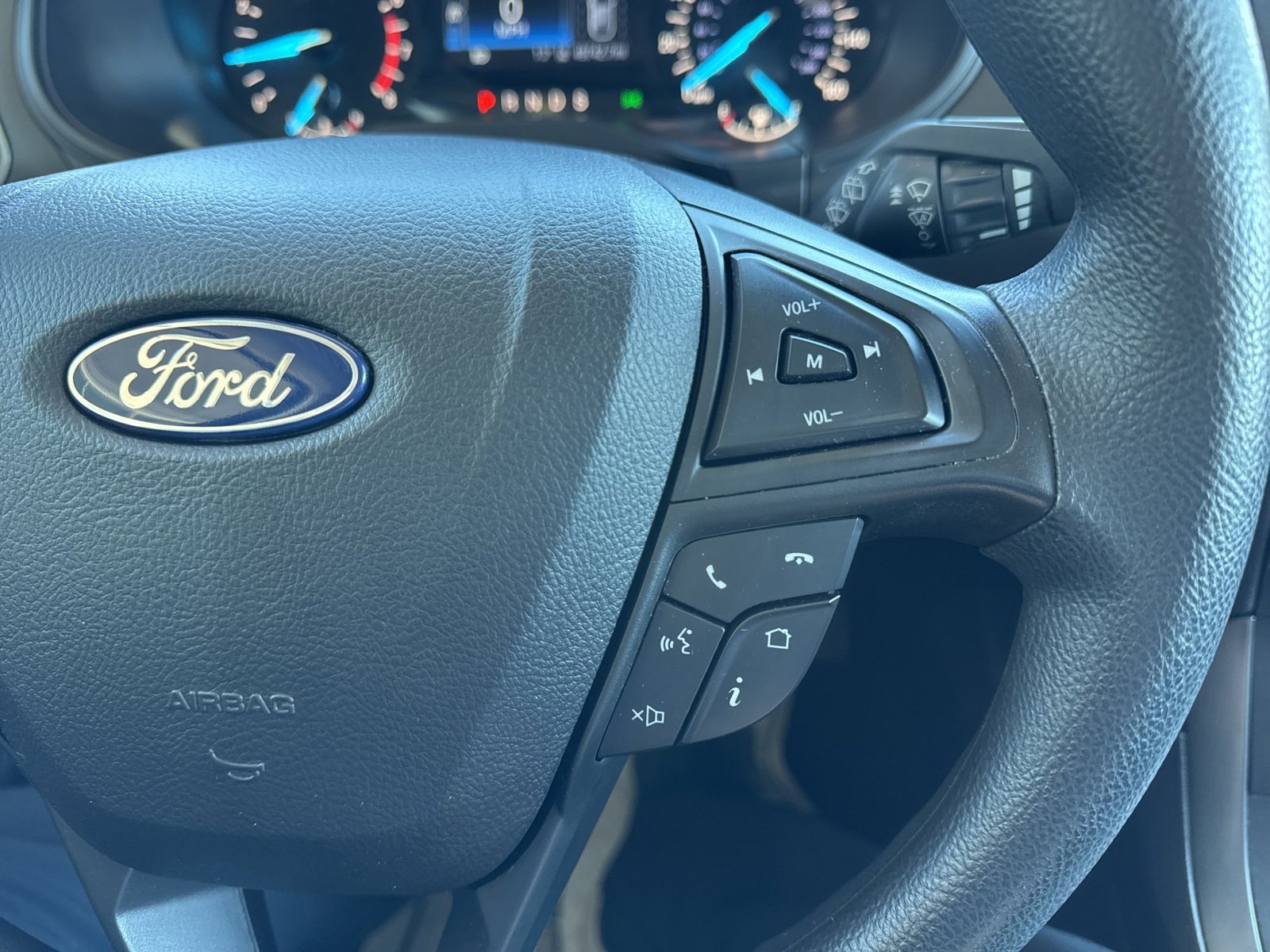Certified 2020 Ford Edge SE image 28
