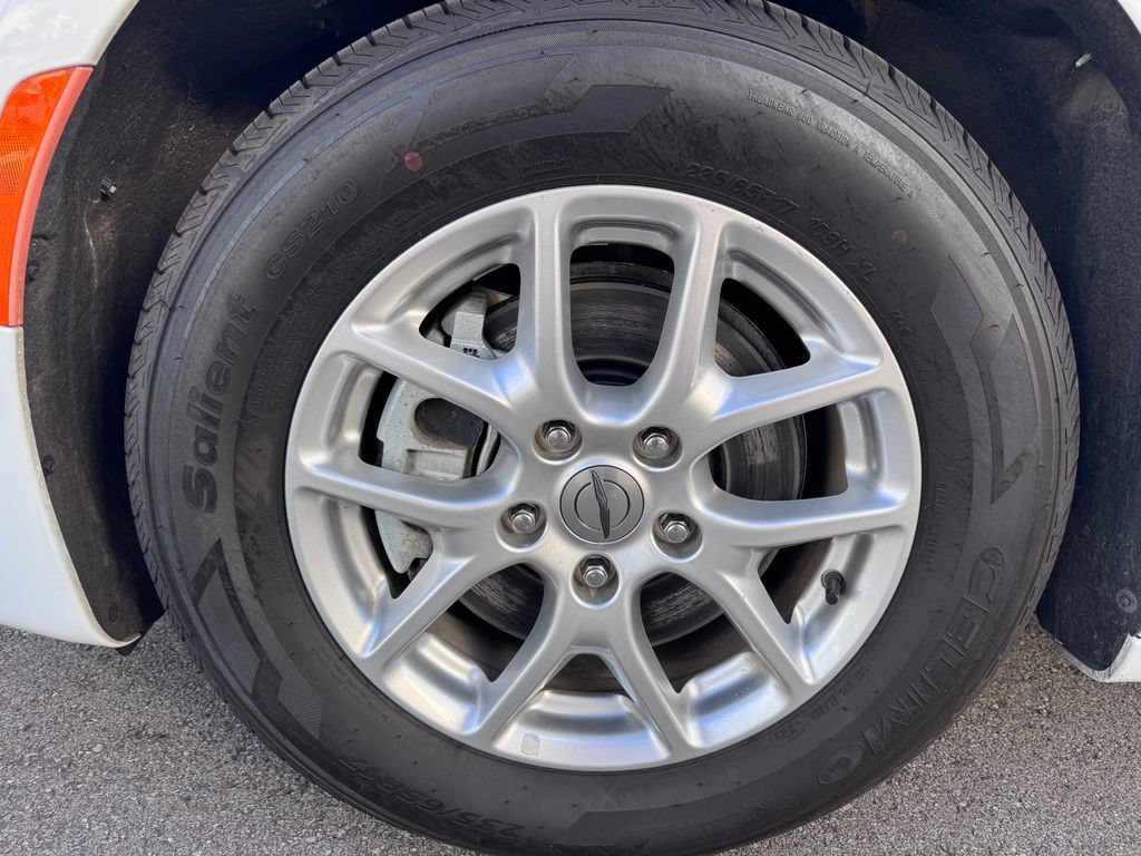 Used 2023 Chrysler Pacifica Touring-L FWD image 9