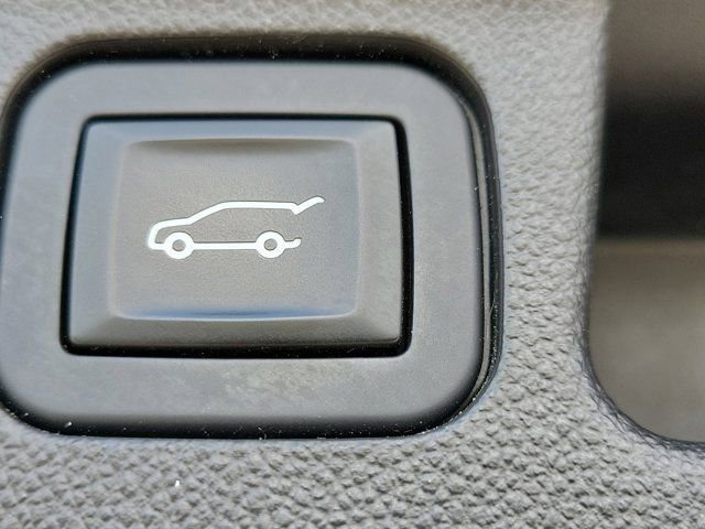 Used 2017 GMC Acadia SLT AWD/4WD image 16