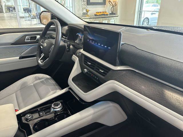 Certified 2025 Ford Explorer Platinum w/ LUX Leather Package AWD/4WD image 29