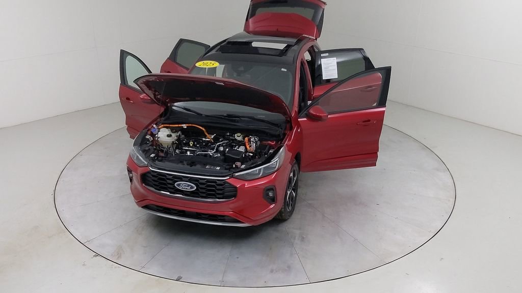 Certified 2025 Ford Escape ST-Line Elite image 44