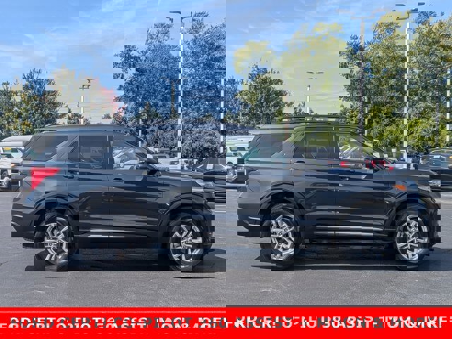 Certified 2022 Ford Explorer XLT w/ Equipment Group 202A image 2