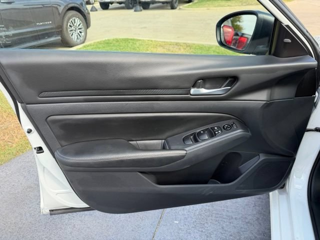 Used 2025 Nissan Altima 2.5 SV AWD/4WD image 9