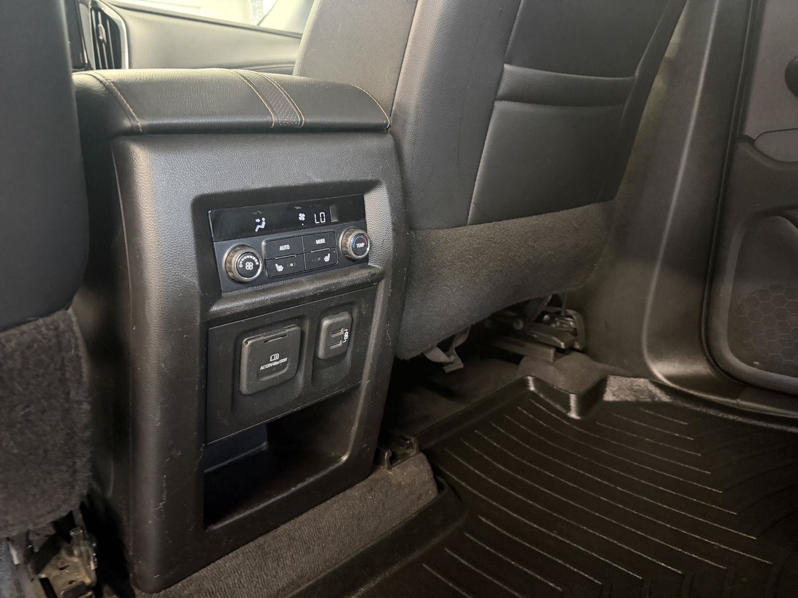 Used 2021 Chevrolet Traverse Premier AWD/4WD image 25