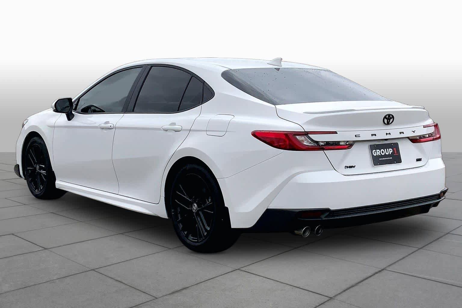 Used 2025 Toyota Camry SE w/ Convenience Package FWD image 12