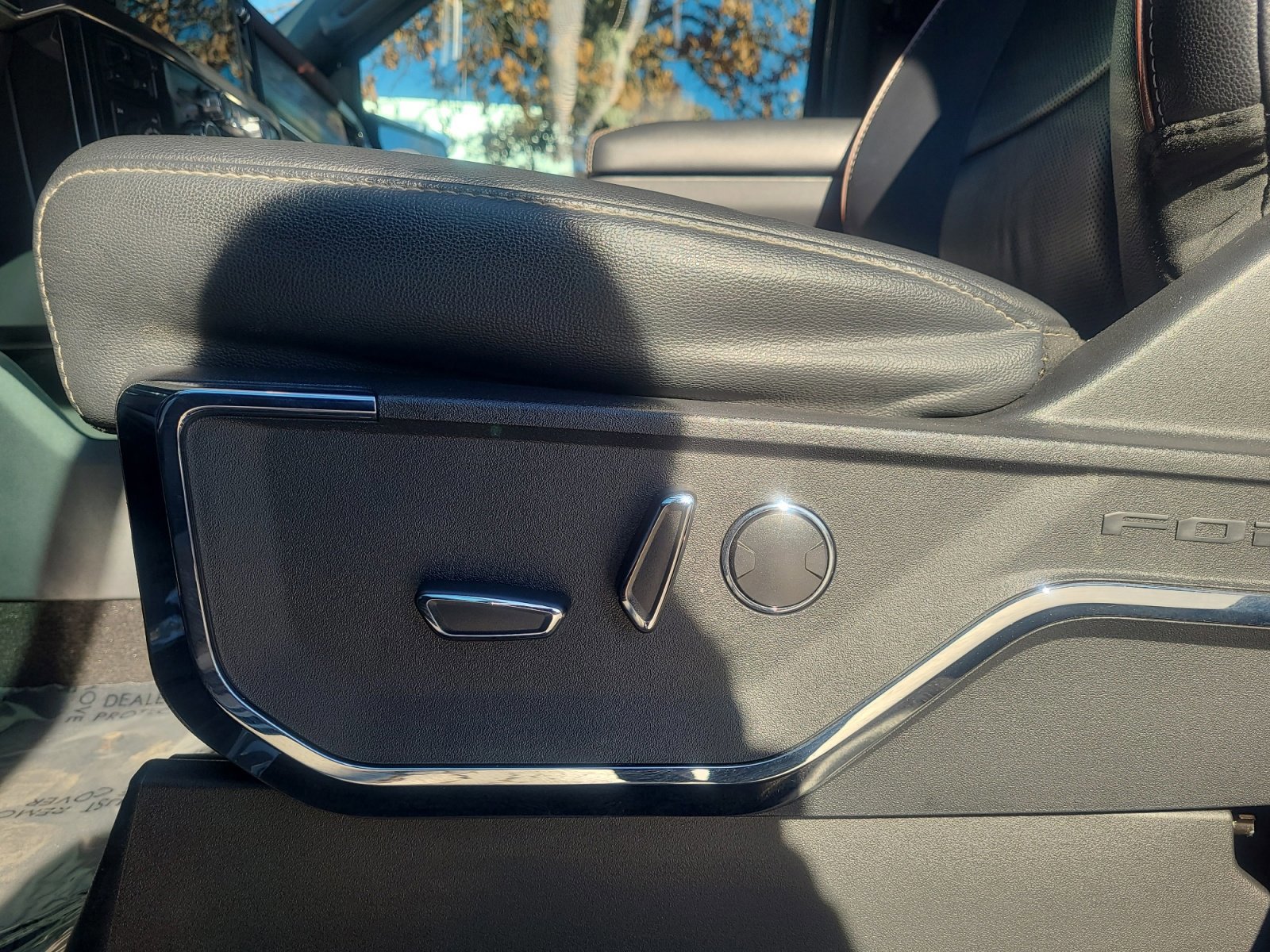 Certified 2022 Ford F150 Lariat w/ Equipment Group 502A High image 14