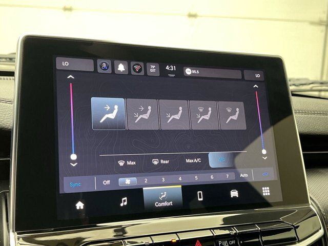 Used 2025 Jeep Compass Trailhawk AWD/4WD image 18