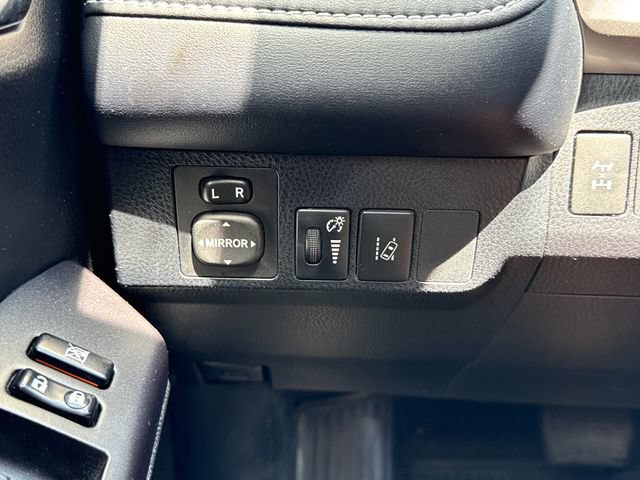 Used 2018 Toyota RAV4 XLE w/ Plus Extra Value Package AWD/4WD image 30