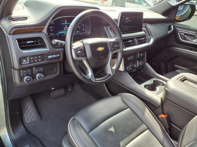 Used 2024 Chevrolet Suburban Premier w/ Premium Package 2 AWD/4WD image 26