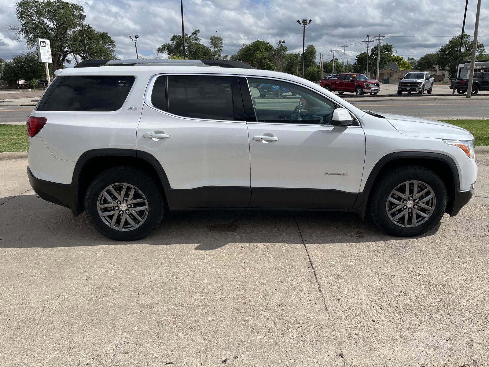 Used 2018 GMC Acadia SLT AWD/4WD image 3