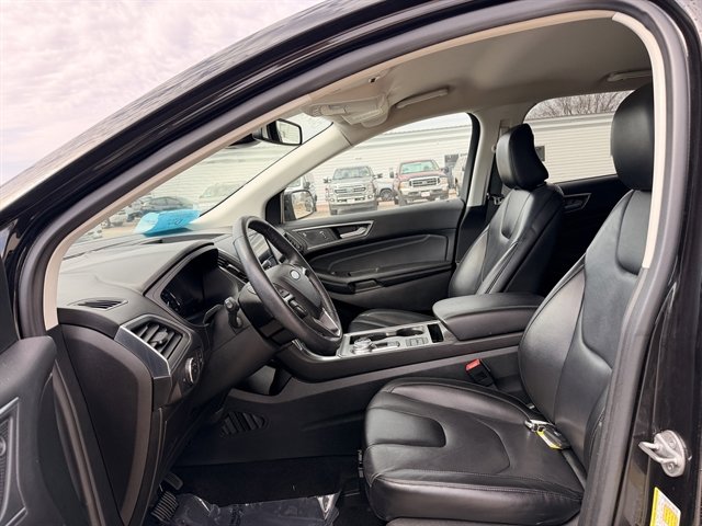 Certified 2022 Ford Edge Titanium AWD/4WD image 19
