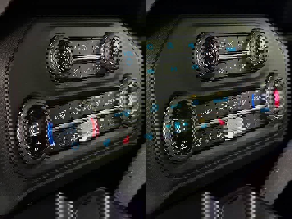 Certified 2025 Ford Bronco Raptor w/ Interior Carbon Fiber Pack image 21